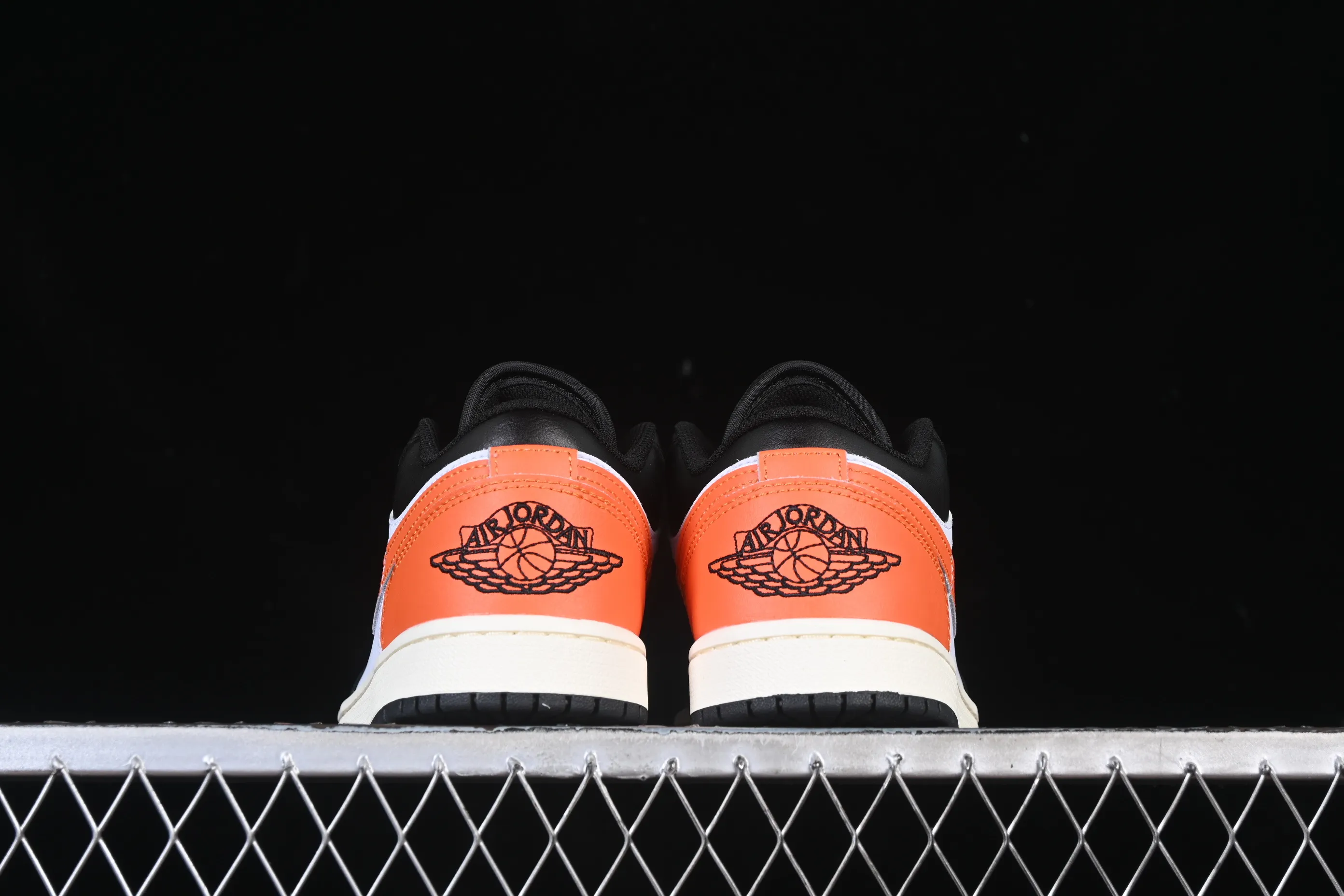 All categories Air Jordan Jordan series basketball shoes Air Jordan 1 Low G version pure original Air Jordan 1 Low AJ1 Joe 1 black and white orange low-top retro cultural basketball shoes 553558-081